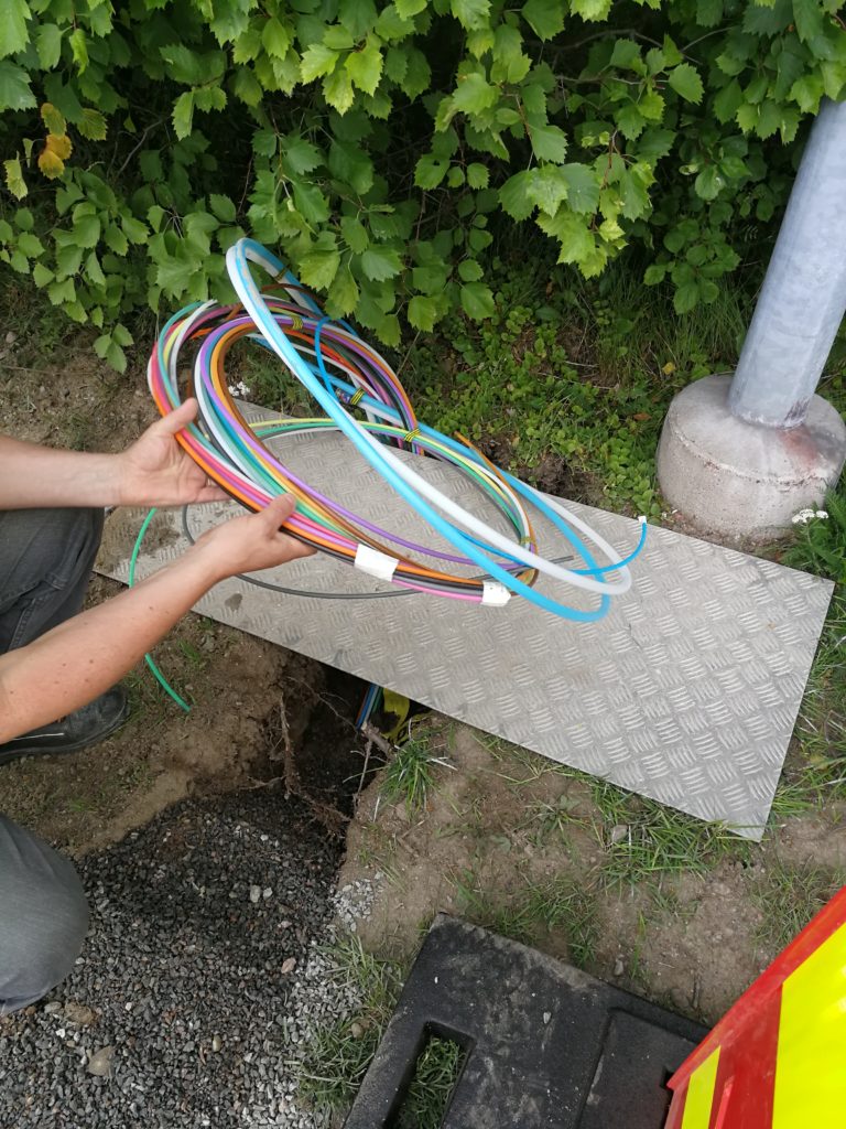 Tähän kohtaan tulee kaappi missä yhdistetään tilaajakuidut runkokuituun